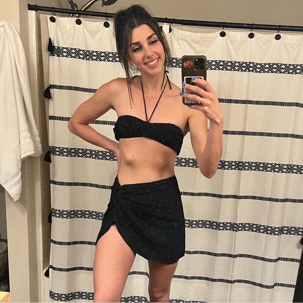 Italian Romance Crop & Sunset Views mini skirt in Black size small - Picture 9 of 10